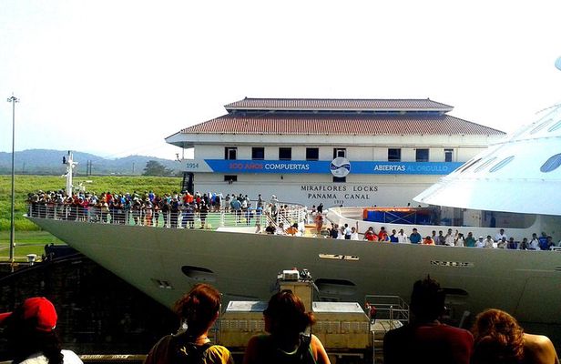 Cruiseline Excursion Colon: Panama City tour and Miraflores Locks