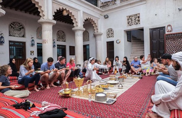 Authentic Emirati Cultural Meal and Talk in Old Dubai
