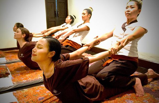 2 hour Siam Massage with Thai and Foot Massage at Fah Lanna Spa