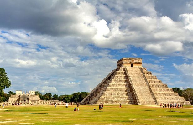 Private Tour to Chichen Itza, Valladolid and Ik Kil Cenote with Lunch