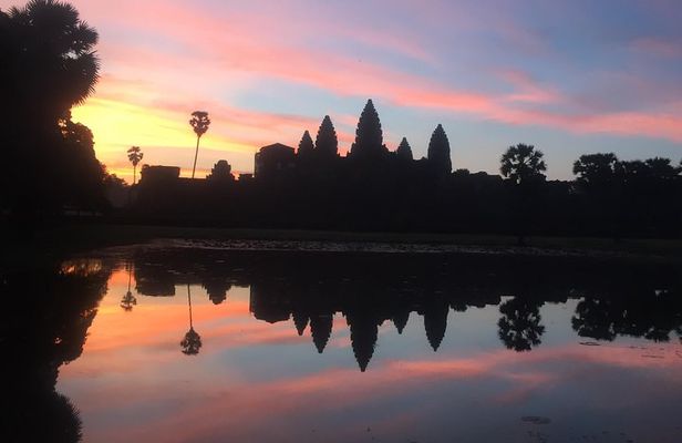 Angkor Wat Sunrise Small Group Tour