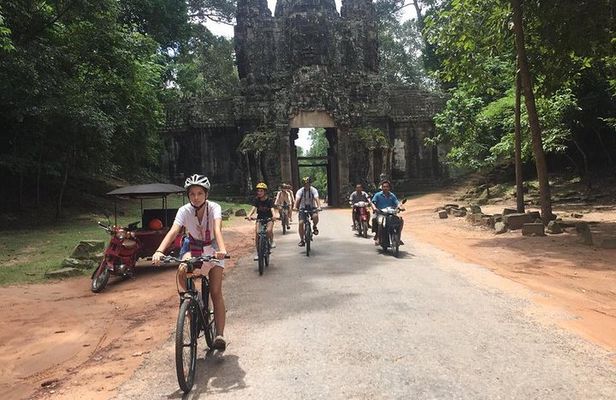 Angkor Wat Cycling Tour (20-25 km)