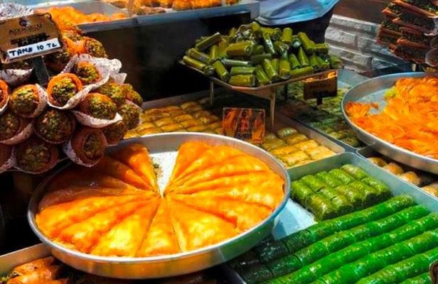 Istanbul Traditional Food Tour with Dinner on Off-Touristy-Path