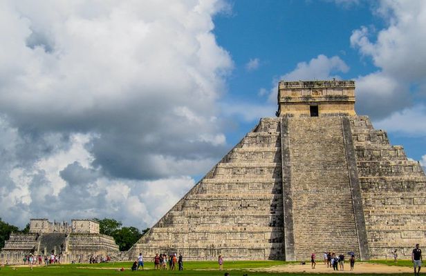 Chichen Itza & Ekbalam with Cenote Swim from Cancun