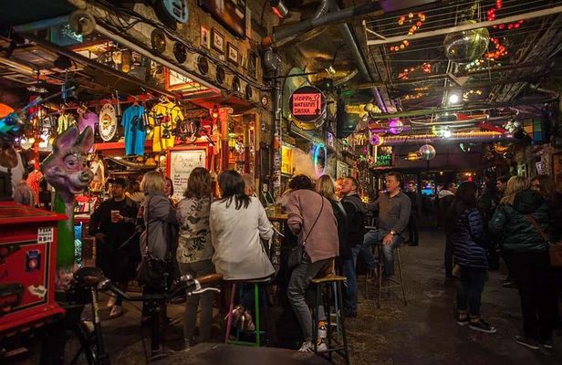 Budapest Ruin Bars: Evening Walking Tour with Drinks & Snacks