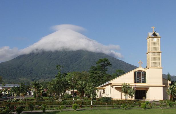 Arenal Volcano, La Fortuna Waterfall & Lunch 