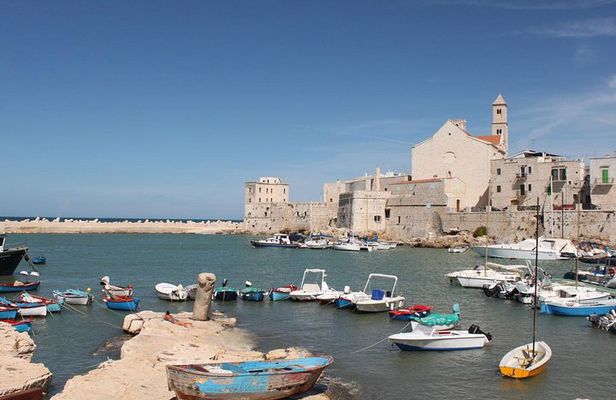 Giovinazzo tour: interesting combination of defence from the sea and beauty