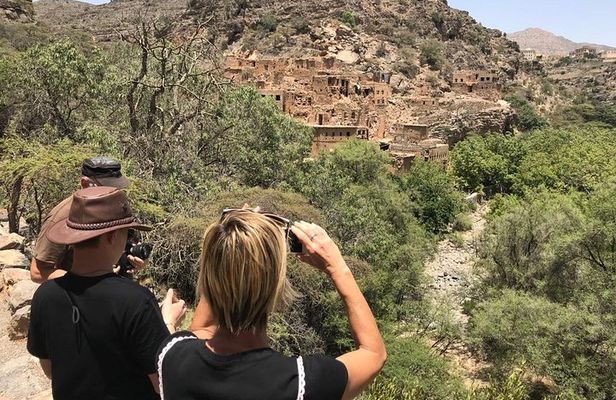 Private Day Trip to Nizwa, Jabal Akhdar (Green Mountain) & Birkat Al Moz