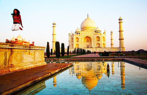 Same Day Taj Mahal and Agra Tour from Ahmedabad with Flights