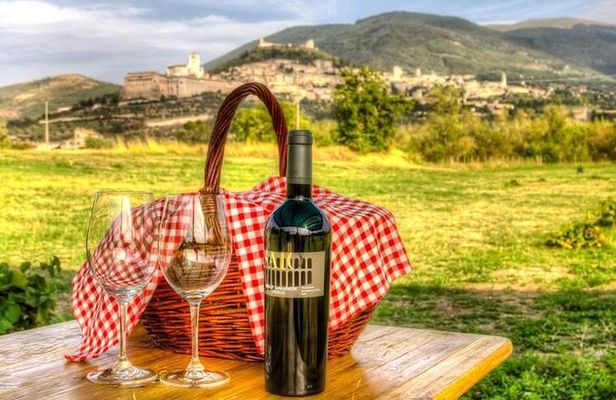 Pic nic Deluxe Assisi for 2 and wine tasting 5 wines