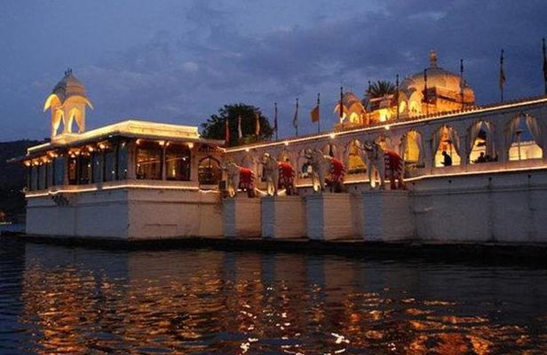 Jagmandir Island And Sunset Boat Ride On Lake Pichola, Udaipur Without Transfers