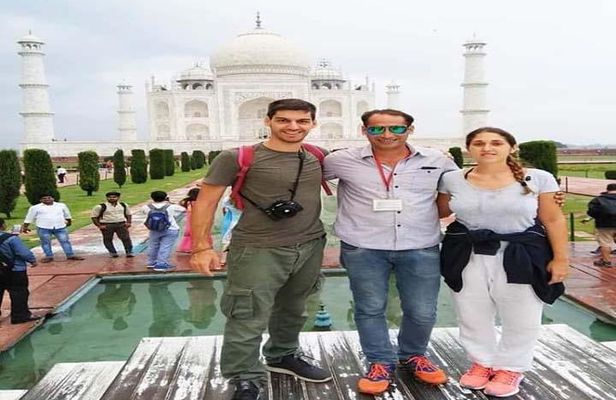 Private Sunrise Taj Mahal Tour from Delhi by Car