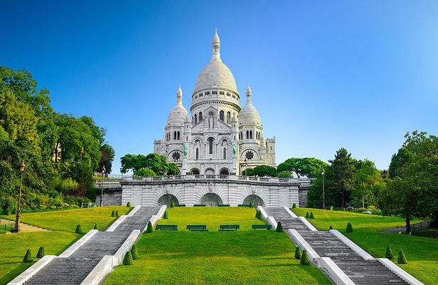 Montmartre and Sacré-Cœur Walking Tour with a Local Guide