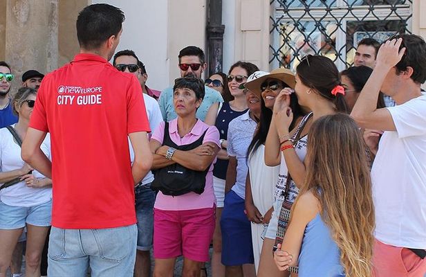 Montmartre District Walking Tour in Paris