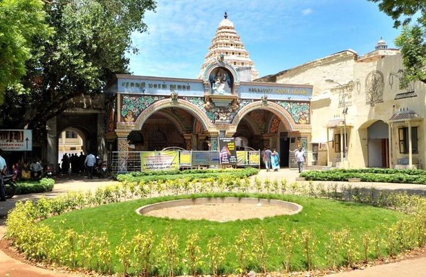 Visit Brihadeeswara Temple, Saraswati Library, Palace And Gallery In Thanjavur