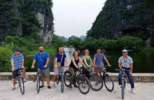 Hoa Lu - Tam Coc boat Trip and Mua Cave