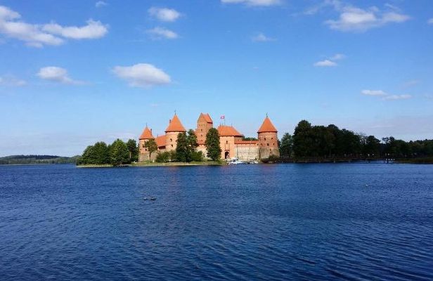 Vilnius Custom Day Trip to Trakai and Kernave