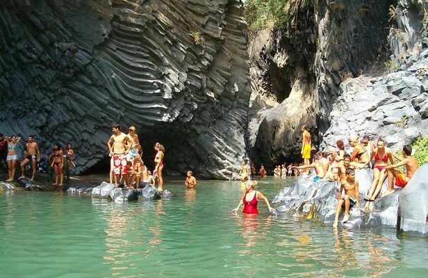 Private and Guided Tour of Gole Alcantara with traditional Lunch