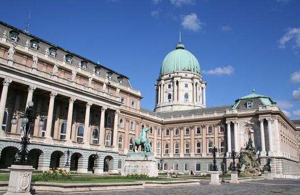 Budapest Buda side tour: Conquer the Castle