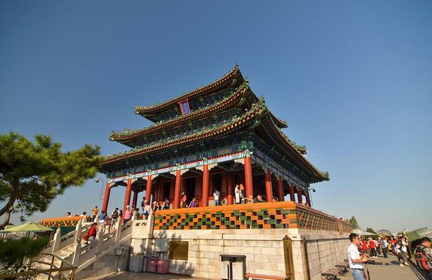 2-Hour Beijing Private Jingshan Coal Hill Park and Beihai Park Walking Tour