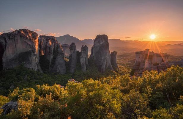Delphi and Meteora 2 Days Small Group Tour From Athens