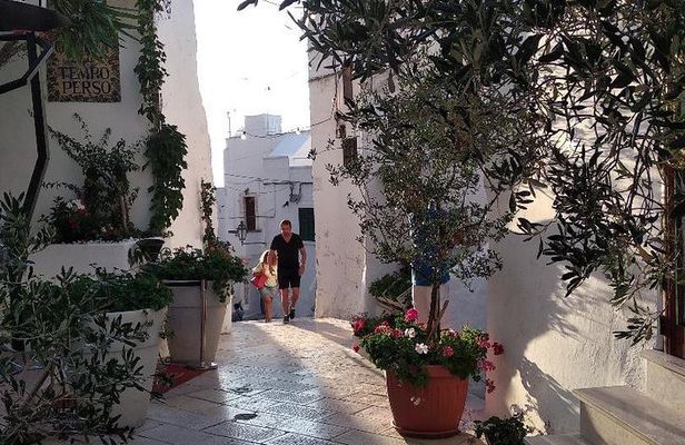 Private guided tour in Ostuni: exploring the panoramic historical centre