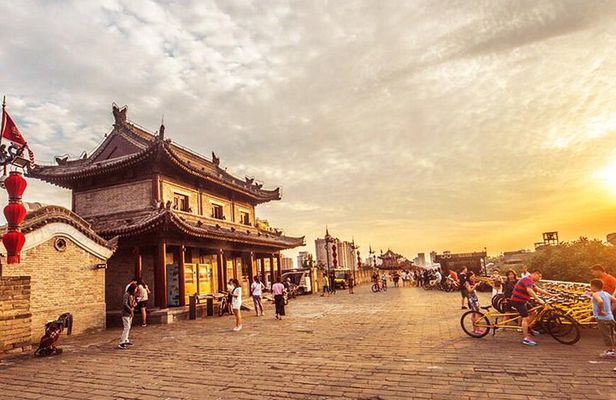 Xi'an City Wall: Guided Tour with Cycling Option