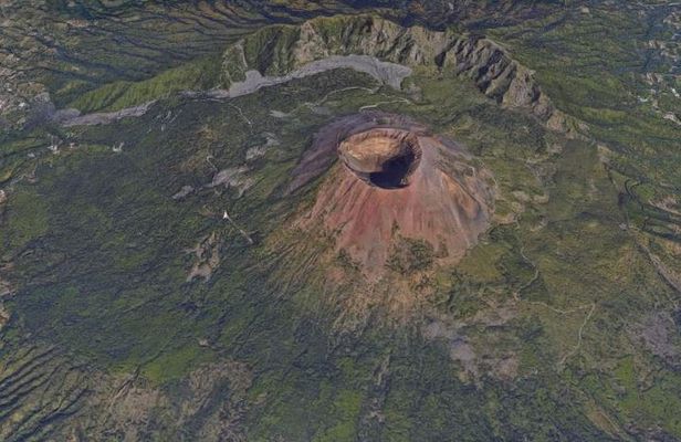 Private Day Tour to Vesuvius, Herculaneum & Pompeii with Pick Up
