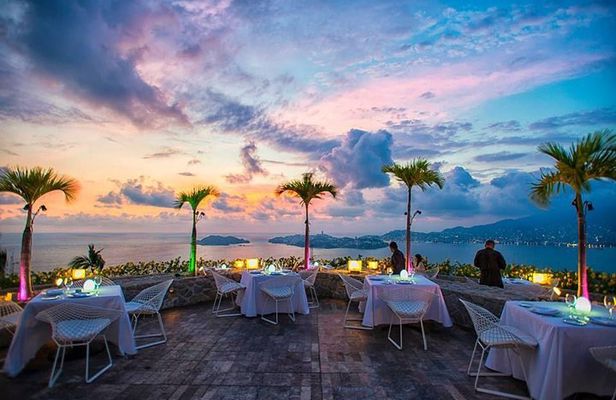 Super DeLuxe Bella Vista Dinner &1 Drink +2 Drinks at CliffDivers