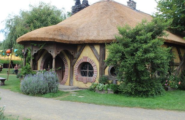 Hobbiton Afternoon Tour in Luxury Minibus from Auckland to Auckland