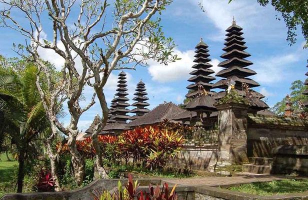Taman Ayun and Tanah Lot Temple Tour