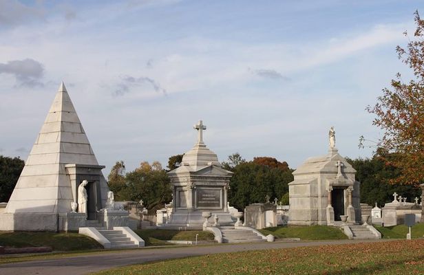 Lake Lawn Metairie Cemetery Walking Tour