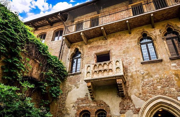 Verona Small Group Guided Walking Tour: Romeo & Juliet and More