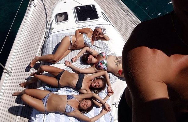 cabin charter in September, sailing boat, CYCLADES, SANTORINI, with CHEF
