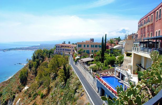 Walk and Talk in Taormina:Learn Sicilian Words and Hand Gestures. - With Tasting