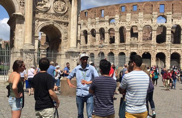 Small-Group Guided Tour of the Colosseum with Roman Forum