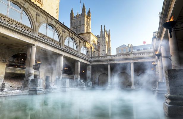 Stonehenge and Bath Tour from London