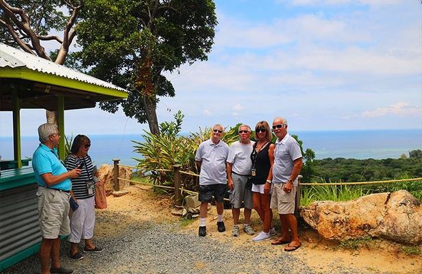 Roatan Sightseeing to the Chocolate, Cameo, Cigars & Rum Factories