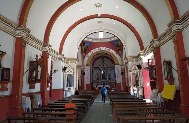 Pochutla Market, authentic day. HT