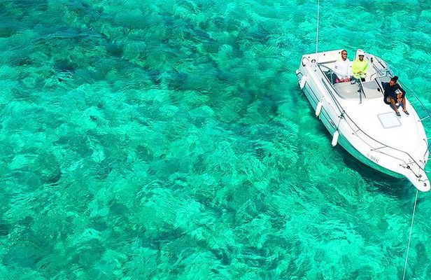 Roatan VIP Private Yacht Snorkeling Adventure