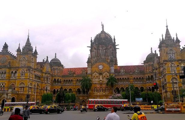 Mumbai heritage walking tour of Gothic and Art Deco buildings
