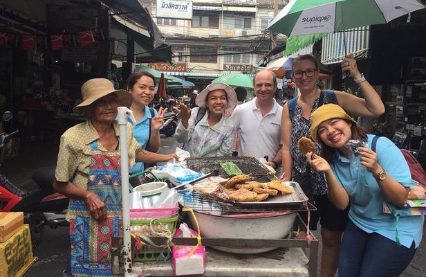 Snacks, Markets and More: Walking Tour from The Flower Market to Chinatown