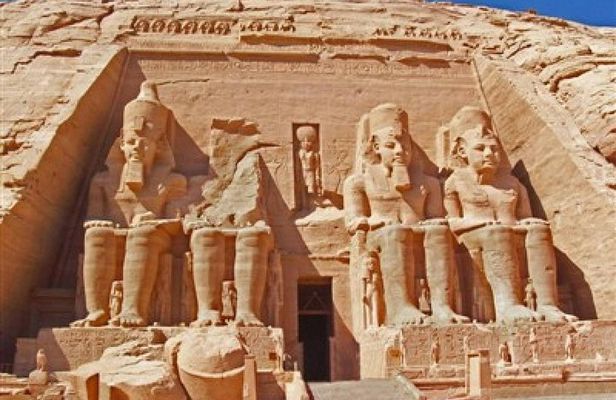 Day Tour to Aswan from Luxor by Private Car 