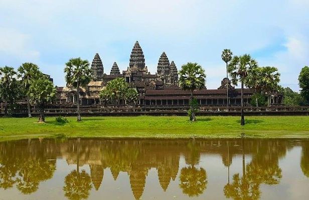 2-Day Angkor Wat Tour from Bangkok