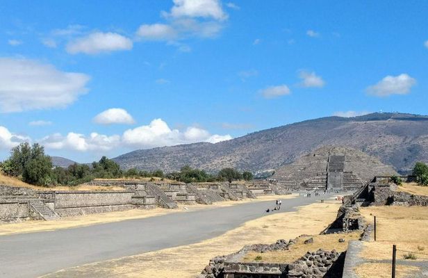 Private Tour Layover in Mexico know Teotihuacan and Guadalupe Shrine