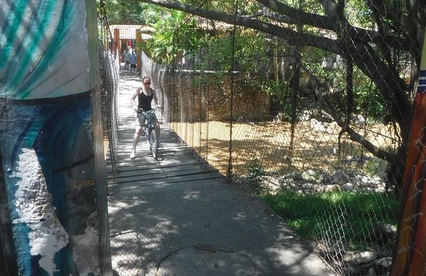 Private Tour in El Malecon Boardwalk Bike Ride