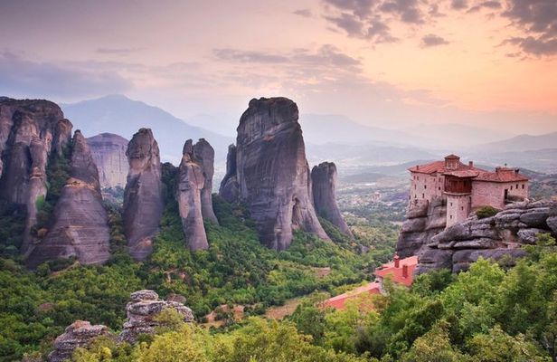 Delphi and Meteora Two Days Tour from Athens