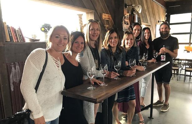 Kelowna Wine Tour - Okanagan Vineyards