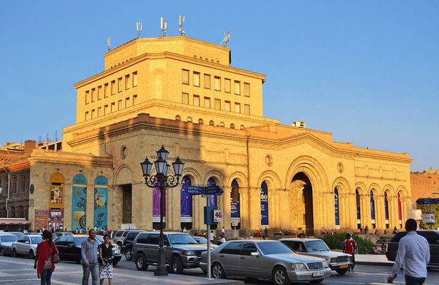 Private sightseeing and walking tour in Yerevan