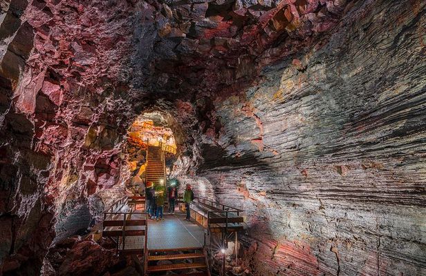 The Lava Tunnel Tour with Transfer from Reykjavik